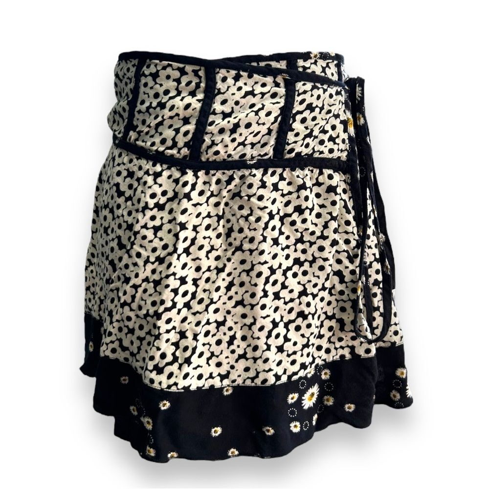 Urban Outfitters Daisy Floral Print Mini Wrap Skirt Y2K Spring Summer S